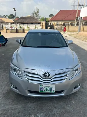 Toyota Camry XLE 4dr Sedan (2.4L 4cyl 5A) 2009 Silver