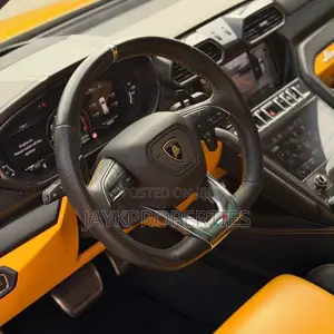 Lamborghini Urus 2022 Yellow