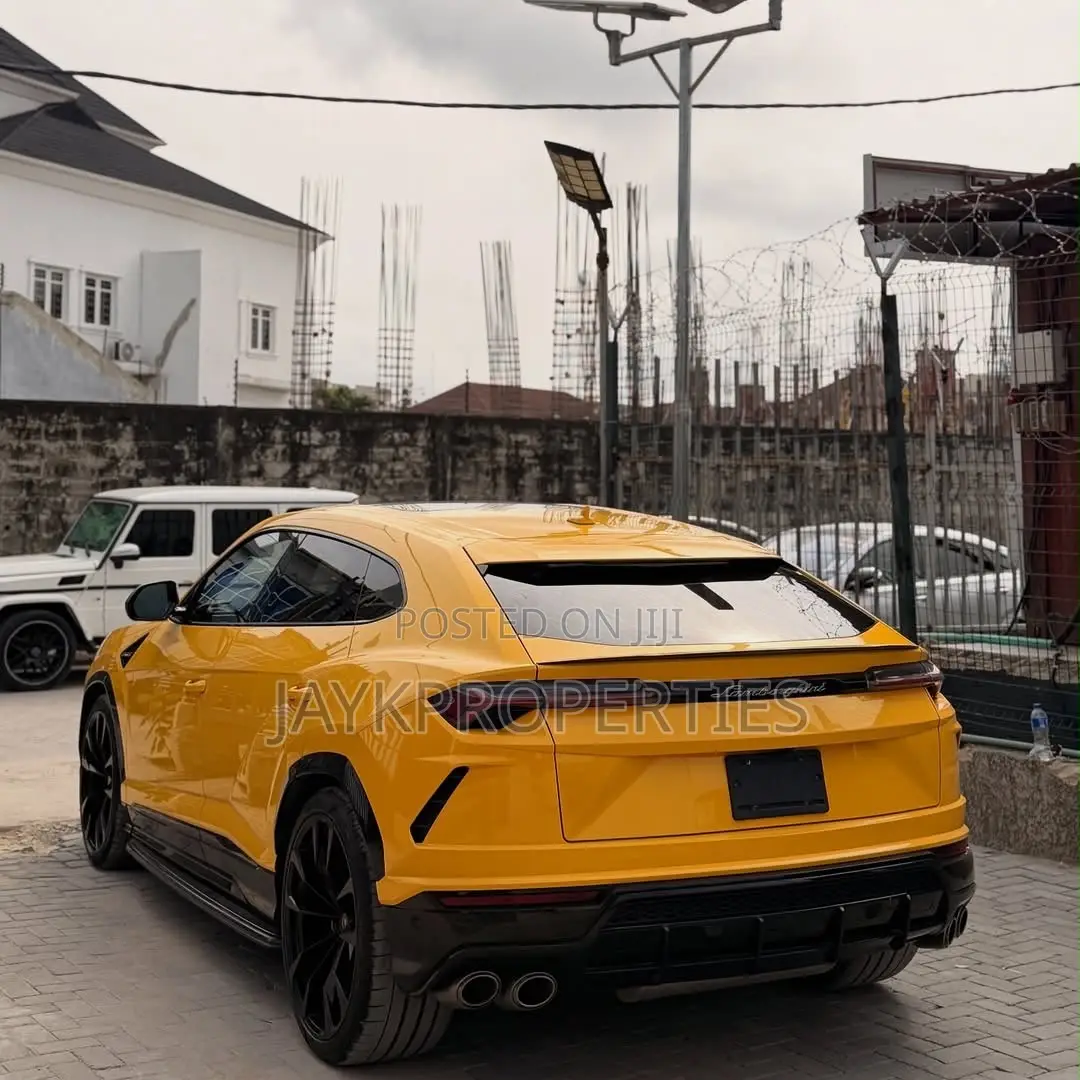 Lamborghini Urus 2022 Yellow