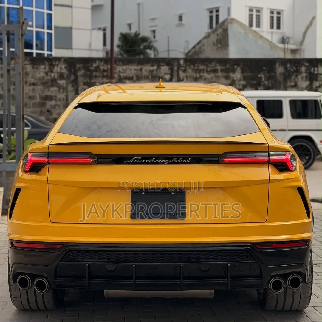 Lamborghini Urus 2022 Yellow