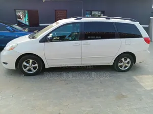 Toyota Sienna LE AWD 2006 White