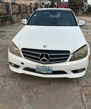 Mercedes-Benz C300 Luxury Sedan AWD (3.0L 6cyl 7A) 2009 White