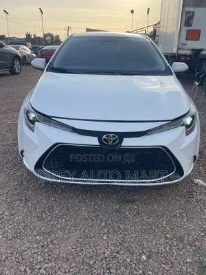 Toyota Corolla LE 2023 White