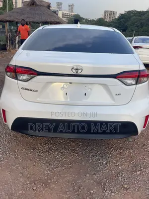 Toyota Corolla LE 2023 White