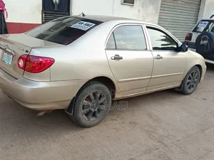 Toyota Corolla Sedan 2005 Gold