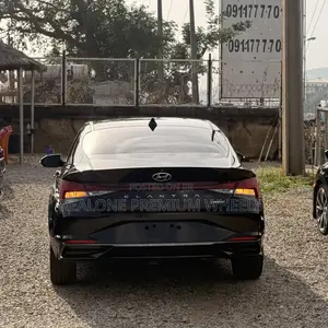 Hyundai Elantra Limited 2022 Black