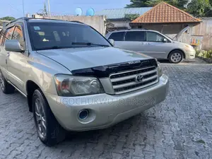 Toyota Highlander V6 AWD 2004 Gold