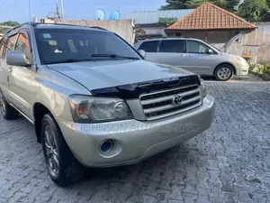 Toyota Highlander V6 AWD 2004 Gold