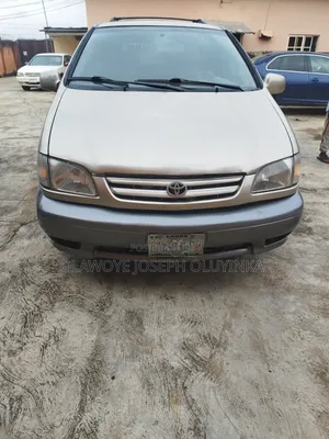 Toyota Sienna XLE 2002 Gold