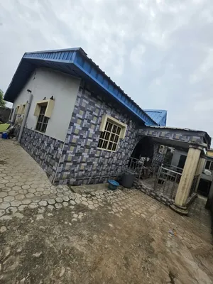 3bdrm Bungalow in Ipaja Road for sale
