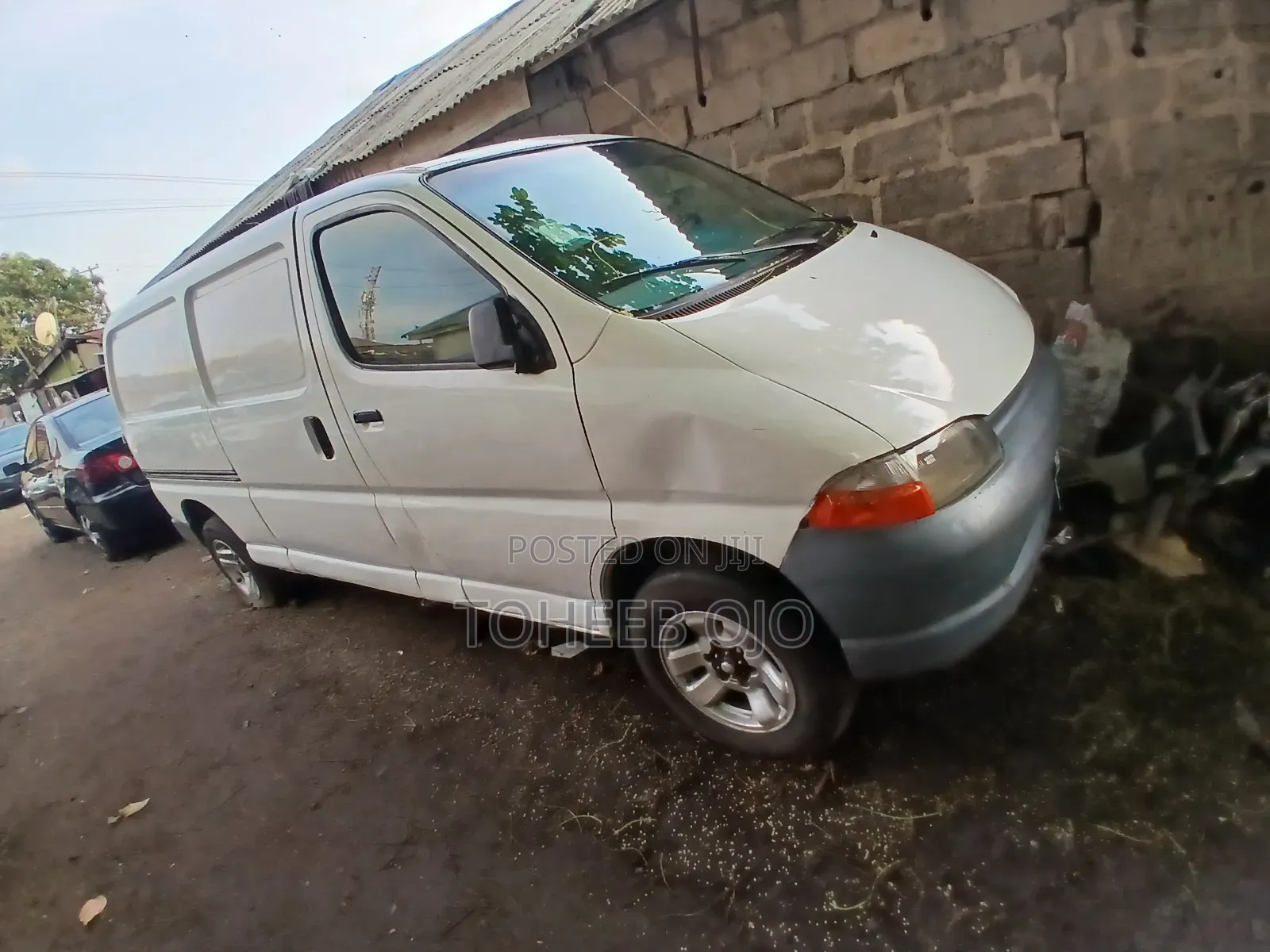 Toyota HiAce 1982 White