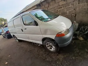 Toyota HiAce 1982 White