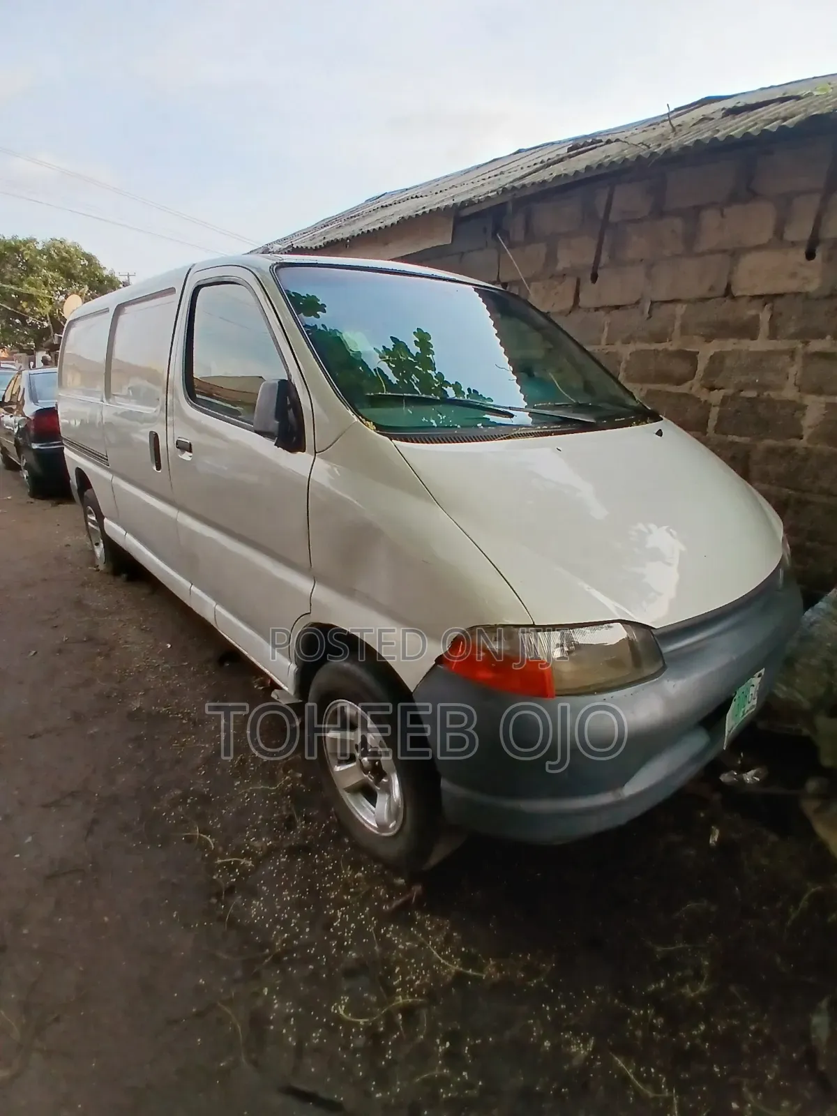 Toyota HiAce 1982 White