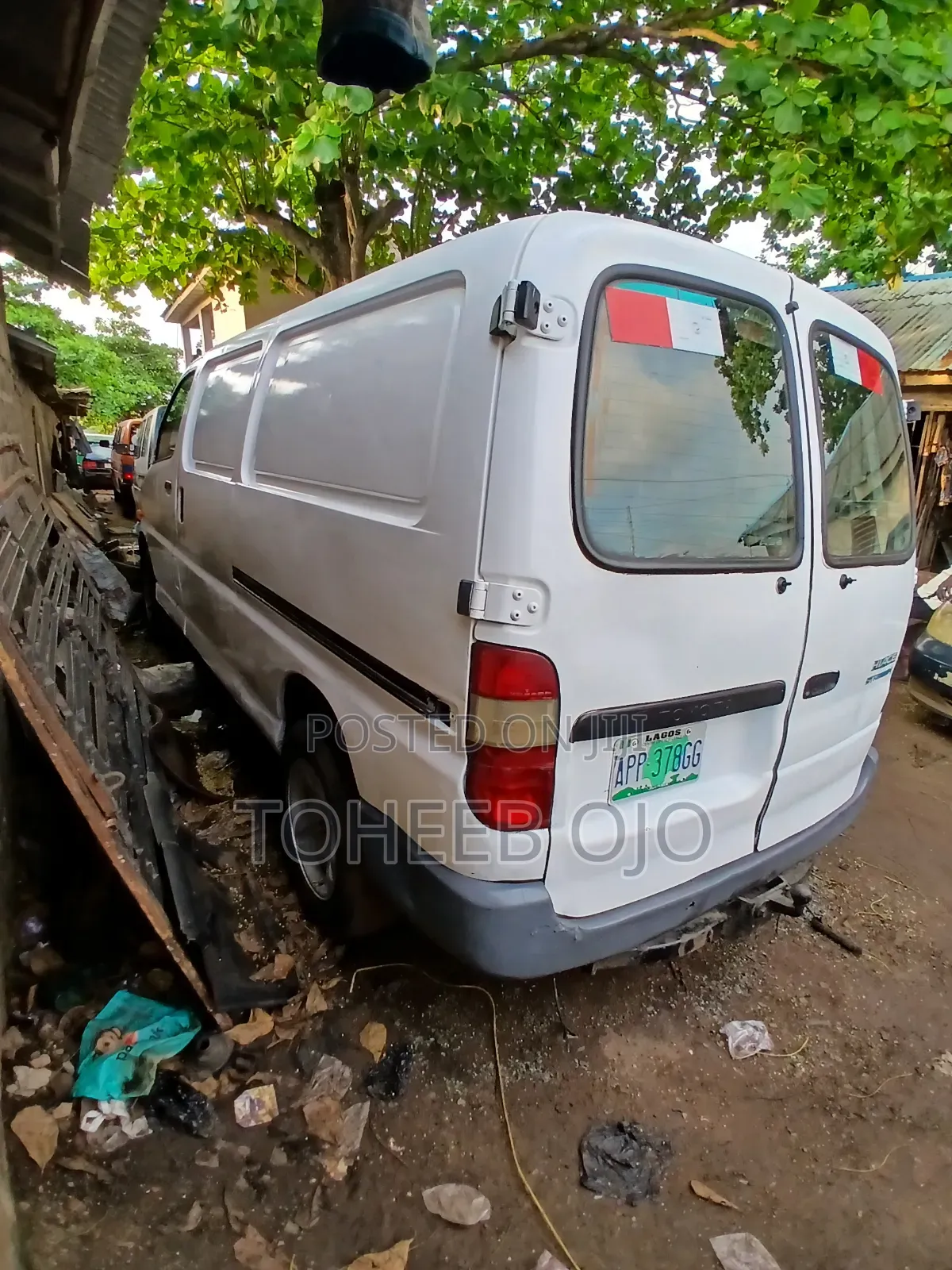 Toyota HiAce 1982 White