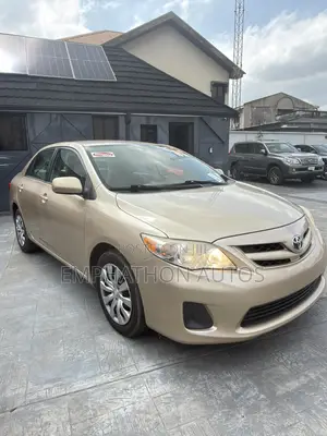 Toyota Corolla 2012 Gold