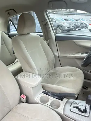 Toyota Corolla 2012 Gold
