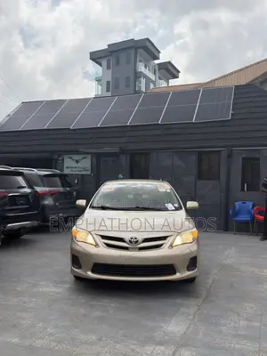 Toyota Corolla 2012 Gold