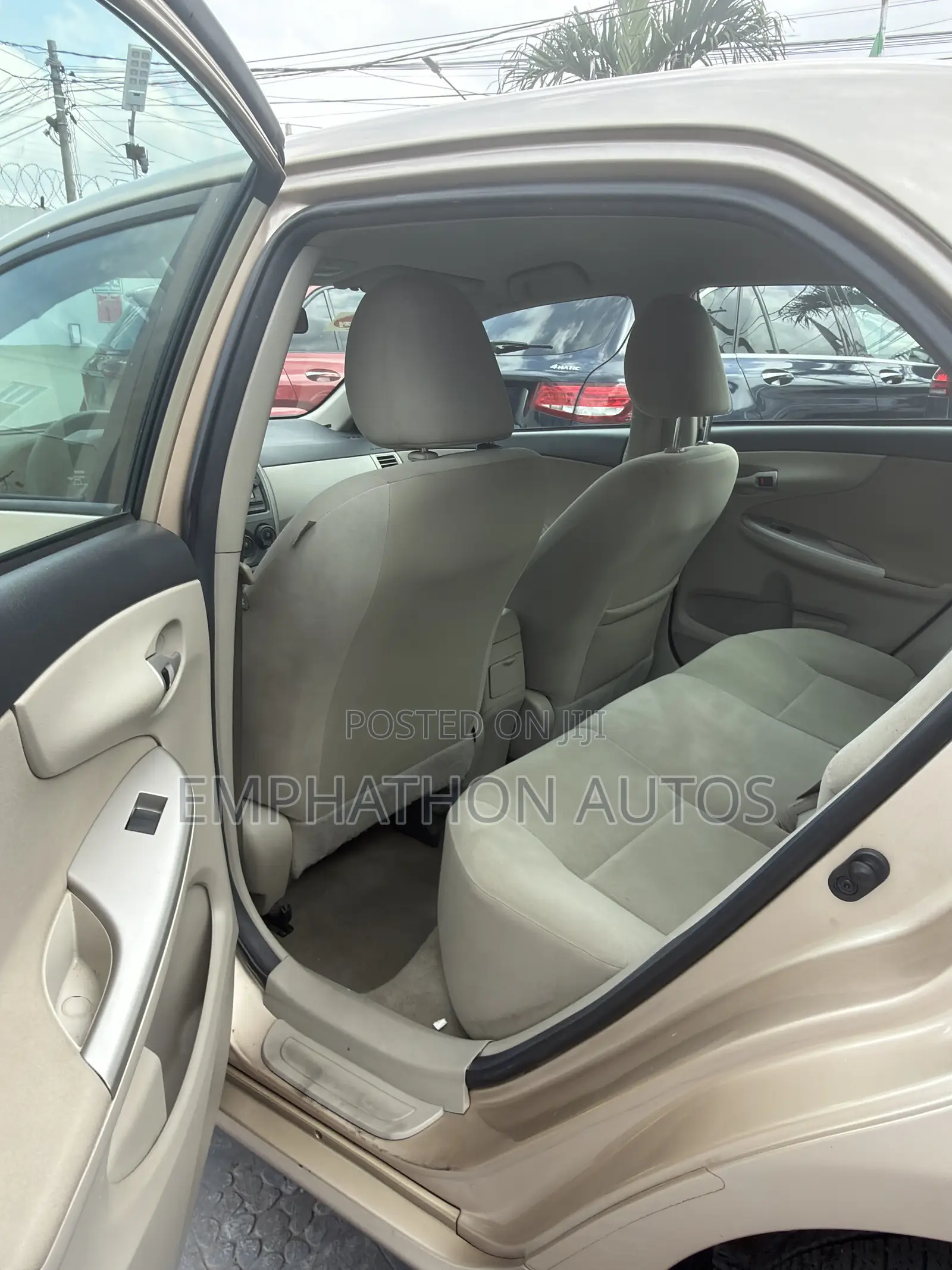 Toyota Corolla 2012 Gold