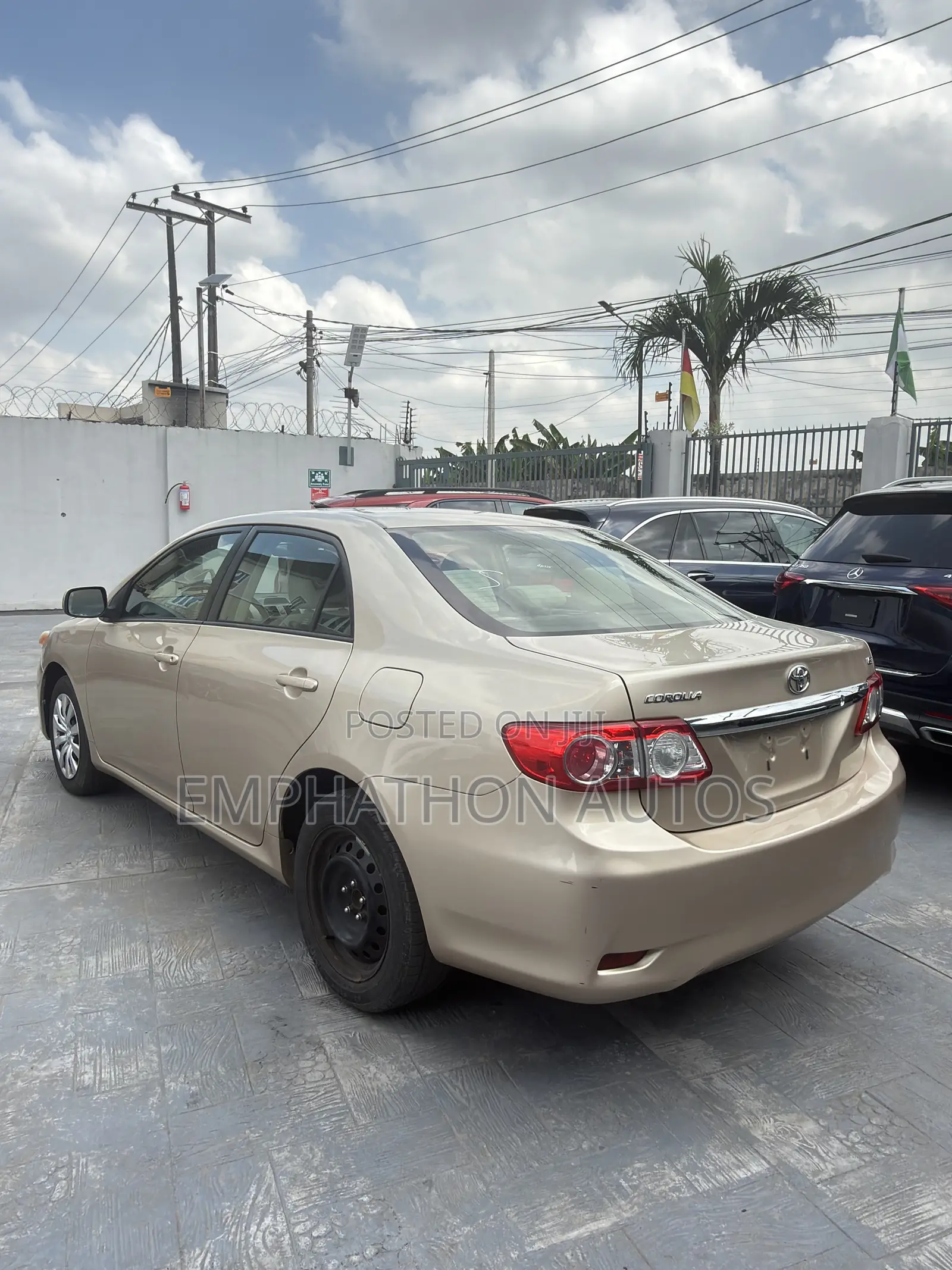 Toyota Corolla 2012 Gold