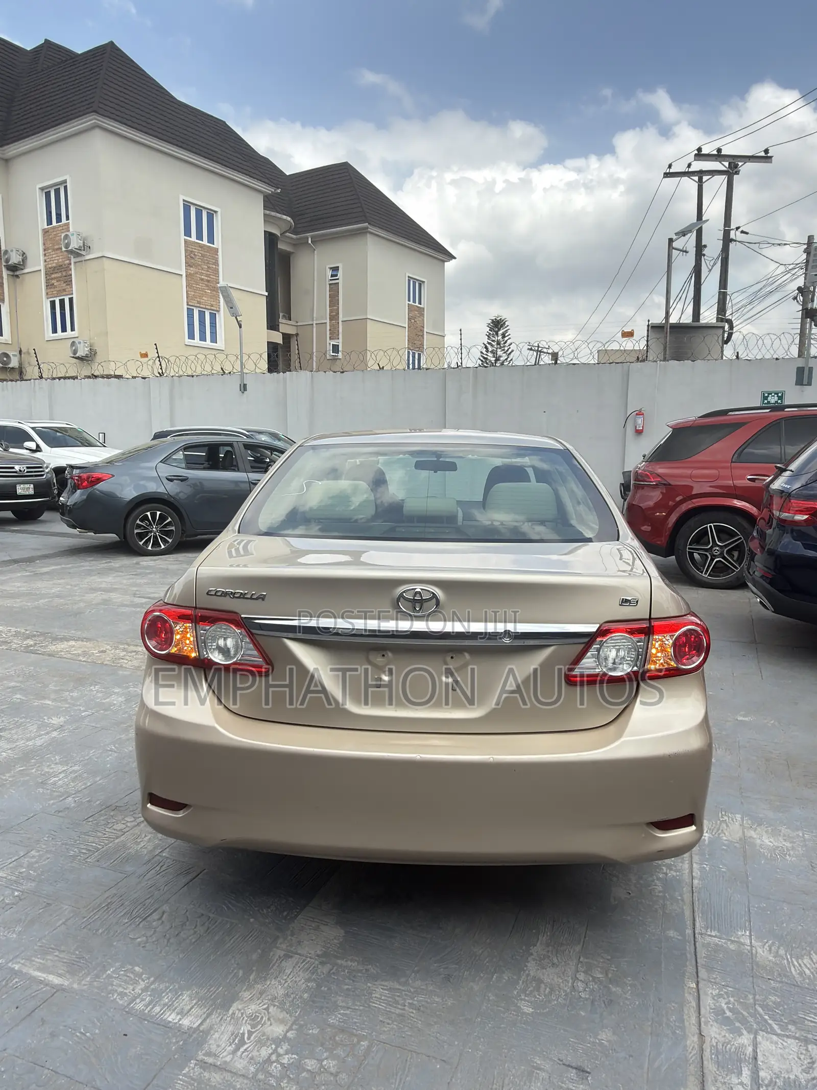 Toyota Corolla 2012 Gold