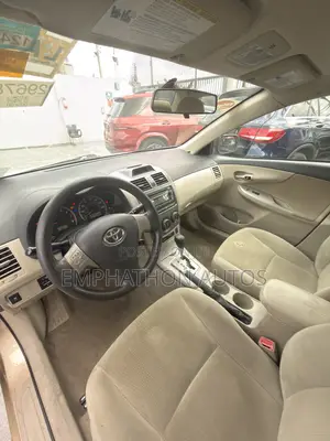 Toyota Corolla 2012 Gold