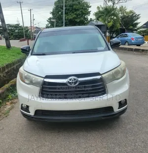 Toyota Highlander LE 4dr SUV (3.5L 6cyl 6A) 2015 White