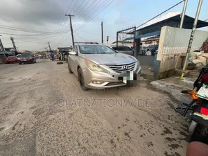 Hyundai Sonata Limited 2.0T Sedan (2.0L 4cyl 6A) 2013
