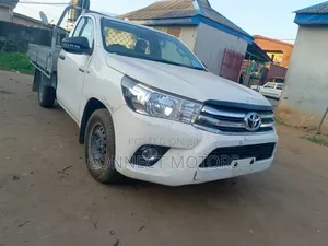 Toyota Hilux 2022 White