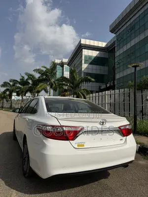 Toyota Camry SE 4dr Sedan (2.5L 4cyl 6A) 2015 White
