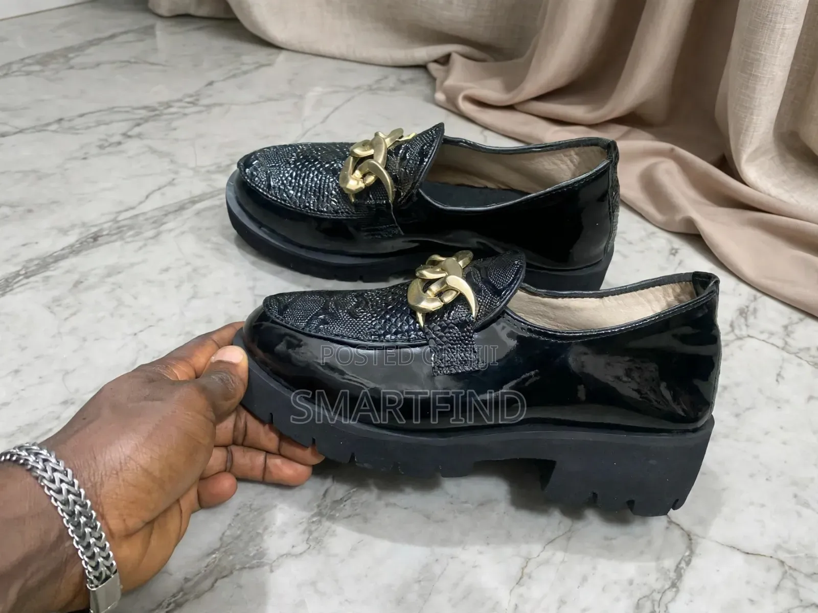 Quality Black Cover Shoe for Men