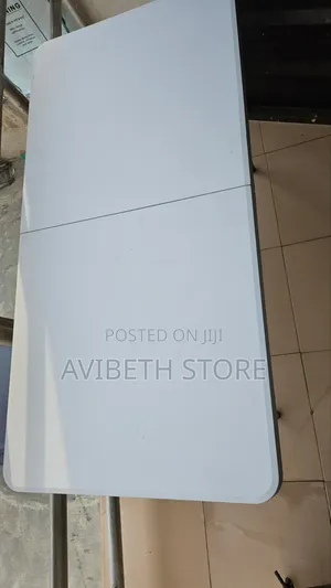 4ft Foldable Table