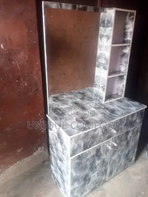 Top Quality Dresser With Mirror and Drawers
