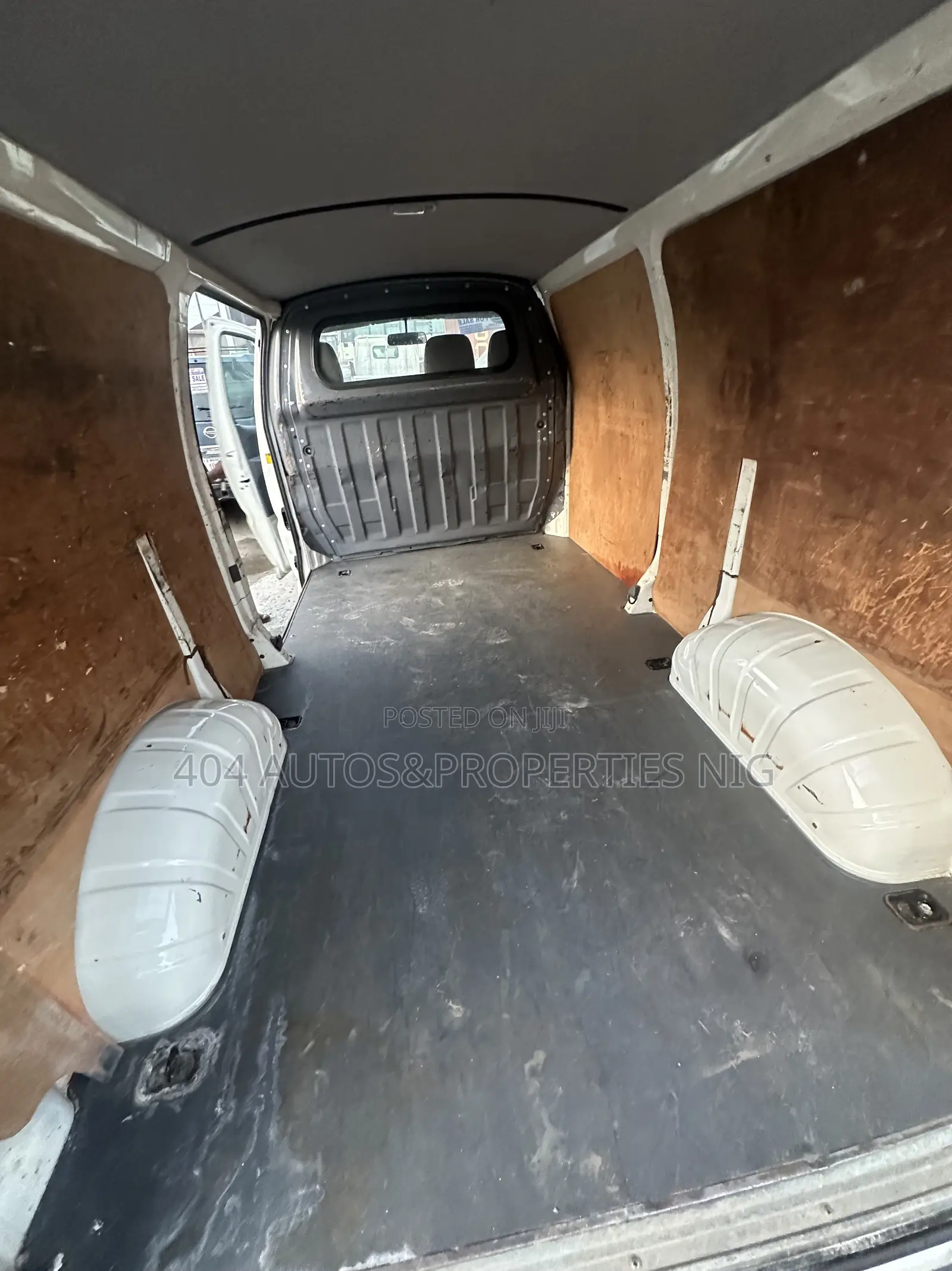Toyota HiAce 2009 White