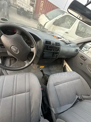 Toyota HiAce 2009 White