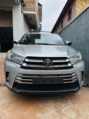 Toyota Highlander XLE 4x4 V6 (3.5L 6cyl 8A) 2018 Silver