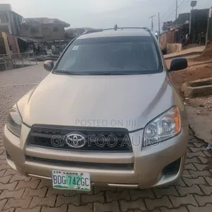 Toyota RAV4 2009 Gold