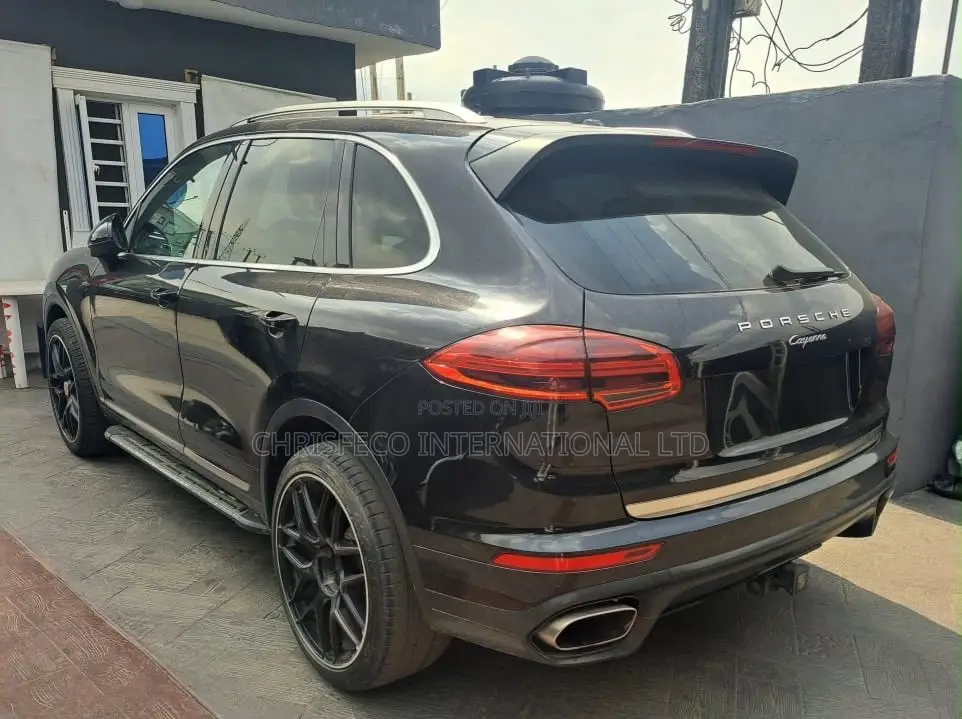 Porsche Cayenne 2016 Gray