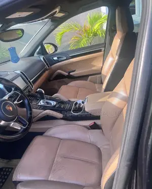Porsche Cayenne 2016 Gray