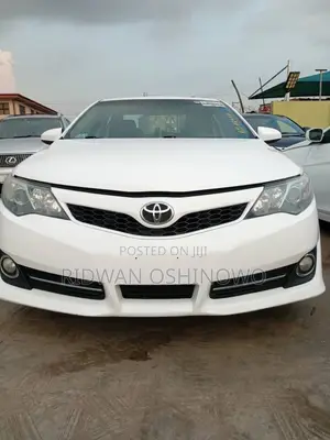 Toyota Camry SE Sport 4dr Sedan (2.5L 4cyl 6A) 2014 White
