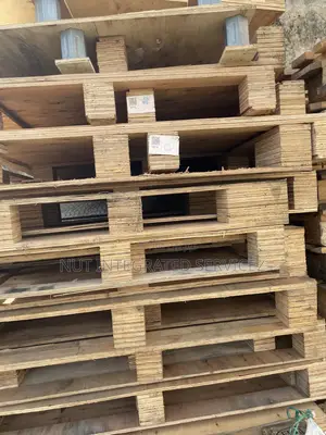 Astronaut Wooden Pallets