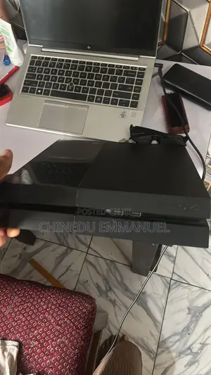 Play Station 4