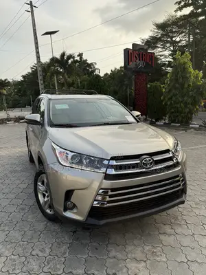 Toyota Highlander Limited 4dr SUV AWD (3.5L 6cyl 6A) 2015 Gold