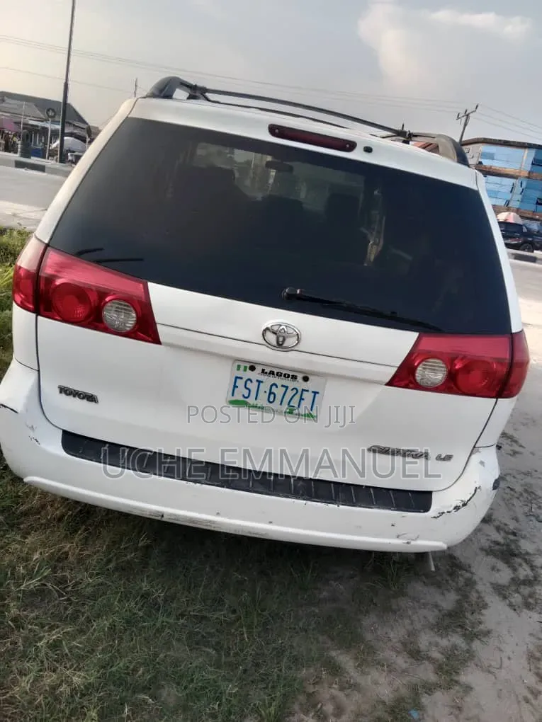 Toyota Sienna 2007 White
