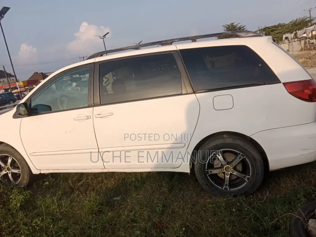 Toyota Sienna 2007 White