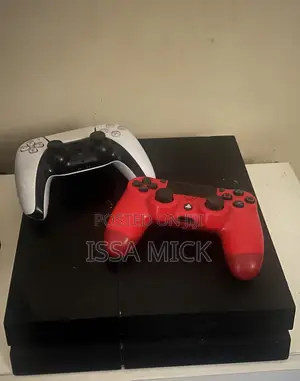 Neat UK Used PS4 Console. Two Pads Three Games