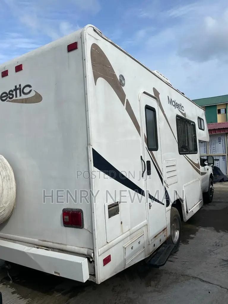 Ford E450 2003 White