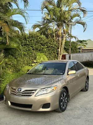 Toyota Camry LE 4dr Sedan (2.5L 4cyl 6AM) 2010 Gold