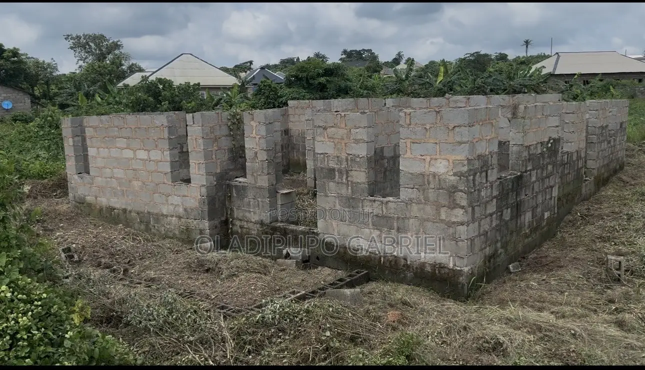 A Lintel Level 4 Bedroom Apartment Siting Pretty on One and Half Plot
