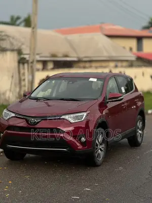 Toyota RAV4 XLE 4dr SUV (2.5L 4cyl 6A) 2018 Red