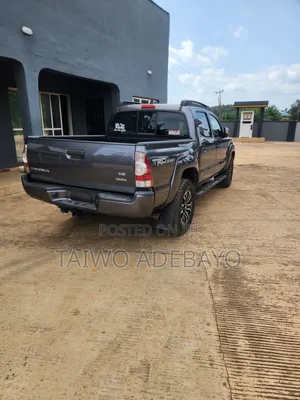 Toyota Tacoma 4dr Access Cab 4WD 6.1 ft. SB (2.7L 4cyl 4A) 2015 Gray